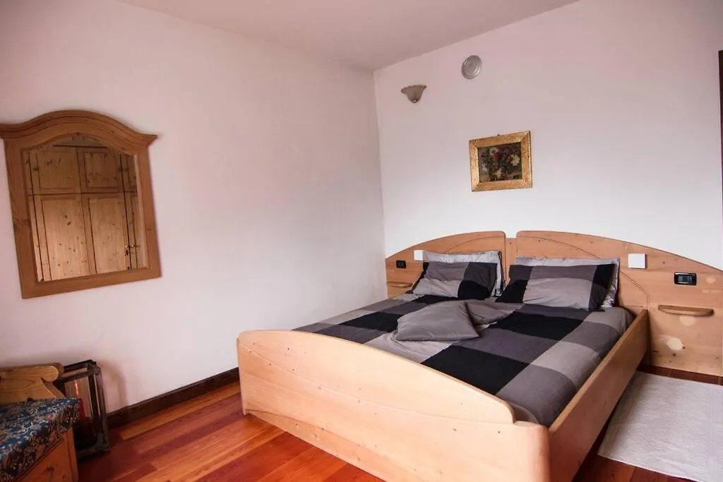 Reddish Deer House ::: Cadore Dolomiti Valle di Cadore